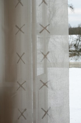 Cross Visibility. Panel length. 100% linen. Handwoven. Design Elisabeth Johansson.