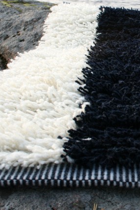 Detail, the back of the quilt "Line". Hand knot. Shape and design by Elisabeth Johansson.
